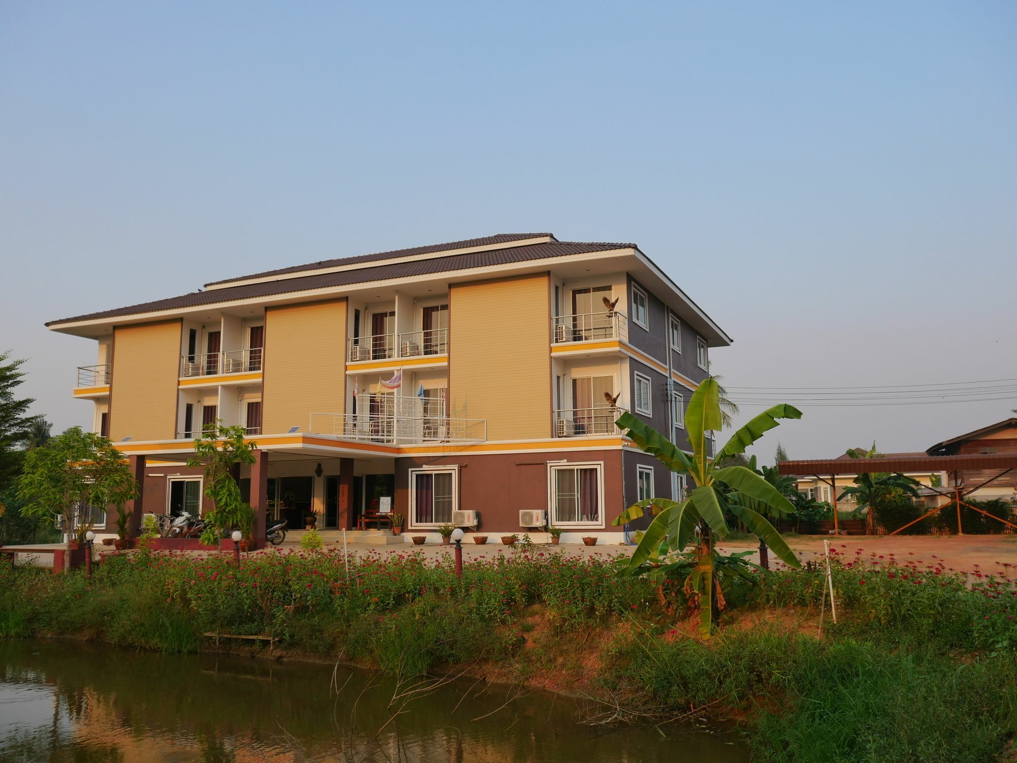 Jumpa Resort Hotel Phitsanulok Exterior photo